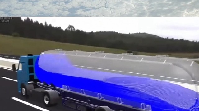 开车在路上，遇到油罐车应该怎么做才是最安全的#每天一个用车知识 #油罐车事件 #道路千万条安全第一条