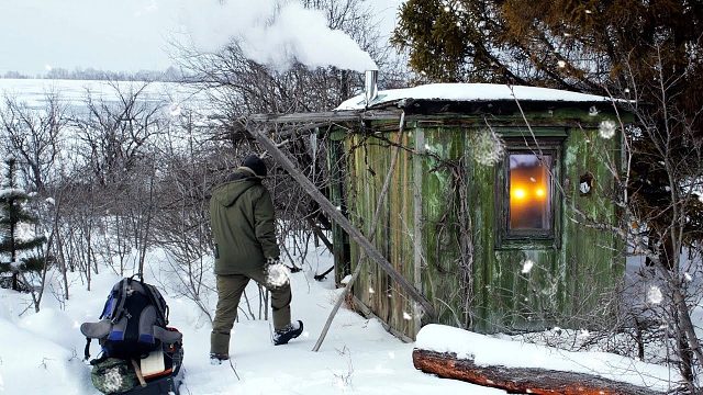 寒冷的冬天，我把一个老木屋变成一个舒适的家！