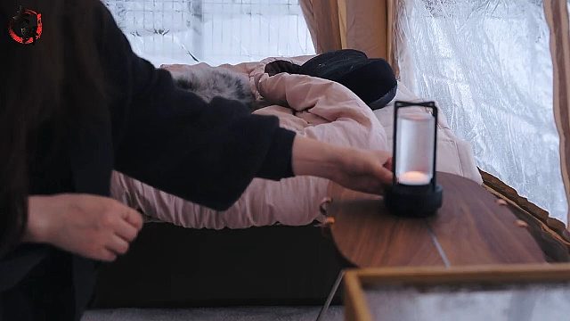 谁能拒绝在睡前刷上一集解压的户外雪中露营