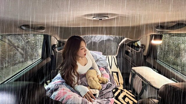 下雨了。今天一个人汽车露营