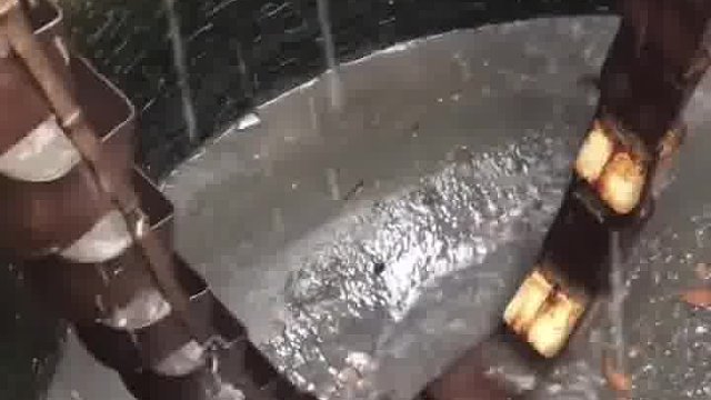 现在叫拖泥带水！