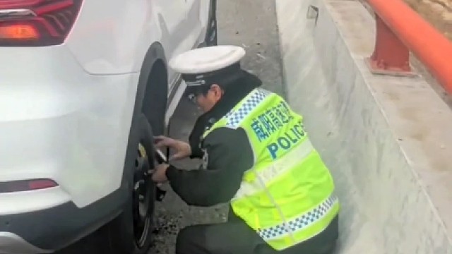 应急车道换备胎，被扣分罚款#汽车知识