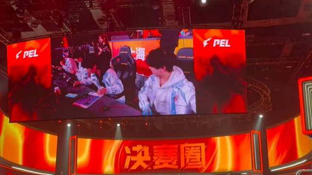 目前WBG以98分的傲人成绩领跑积分榜，今日比赛还剩最后一场，期待WBG继续保持这股强劲势头持续霸榜