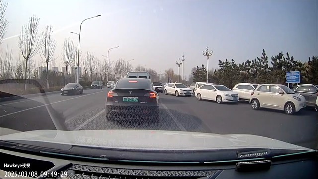 这个真得挤，不然等半天 这时候不是礼让得时候