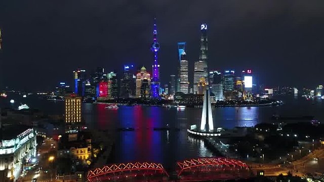 以梦想为翼勇敢地翱翔于广袤的苍穹