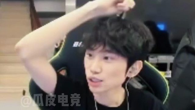 Doinb：看Kanavi发言梦回冰岛的自己