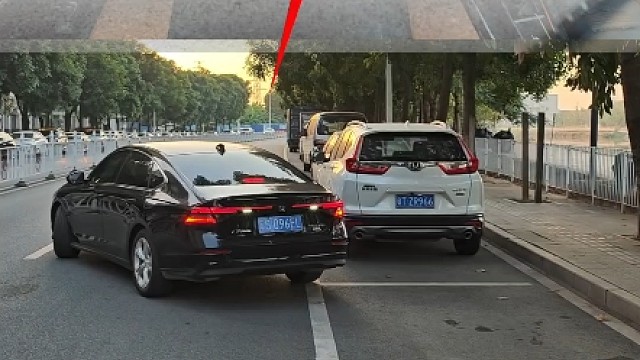 30秒学会侧方位停车方法，老司机现场演示