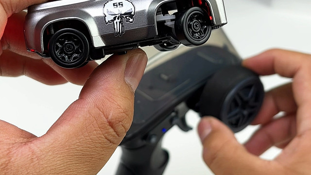 桌面迷你遥控车