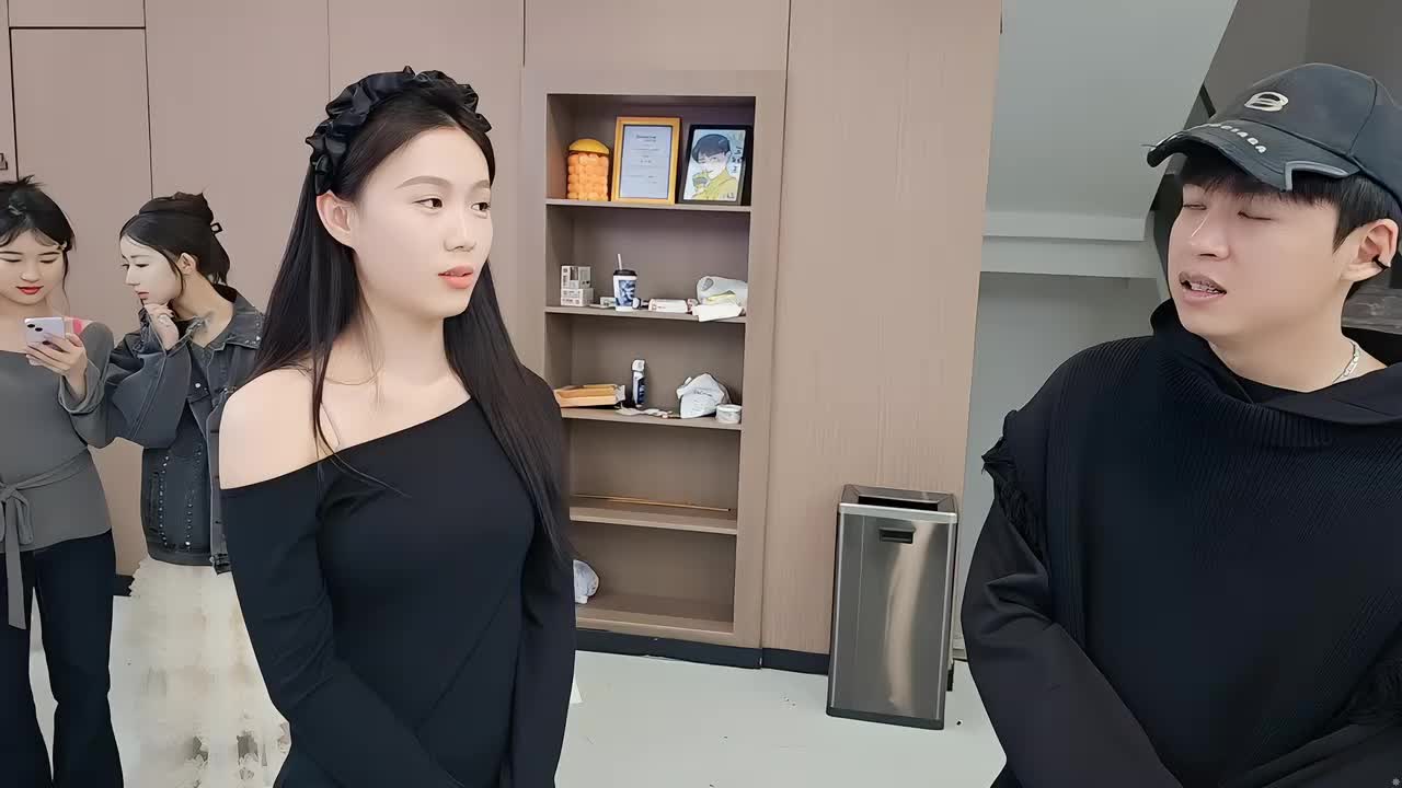 欣怡这主播还是很努力的，每天上课还要直播觉都睡不够！