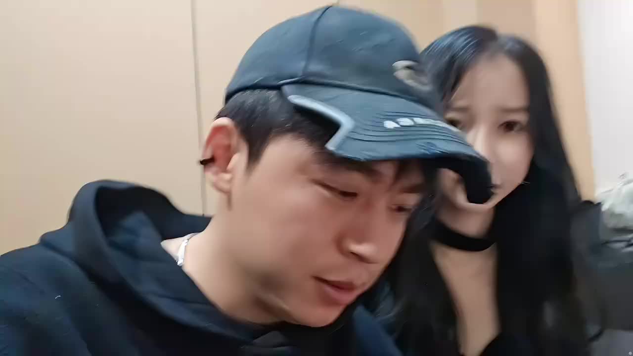 武汉公司女嘉宾见面，好久没播我没绷住竟笑场了兄弟们！