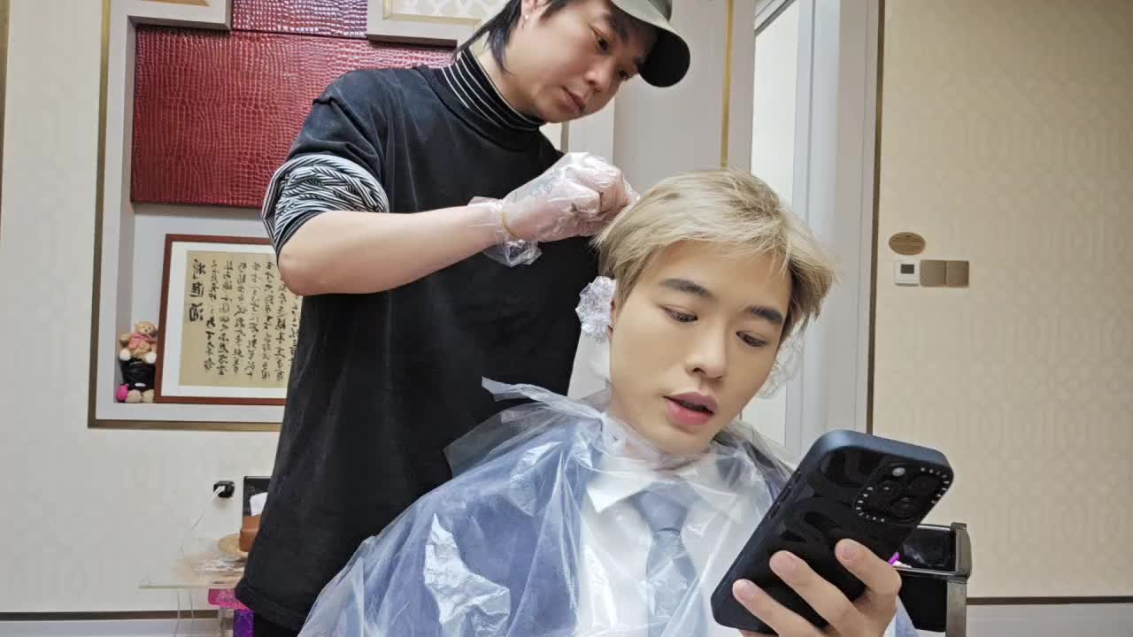 【子圣-798】师兄跟天九对比颜值？他那照片都快P成我了