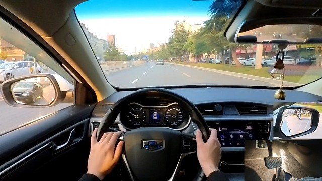 【学车】变道时机的掌握是新手司机成长的一个坎，车速车距是重点