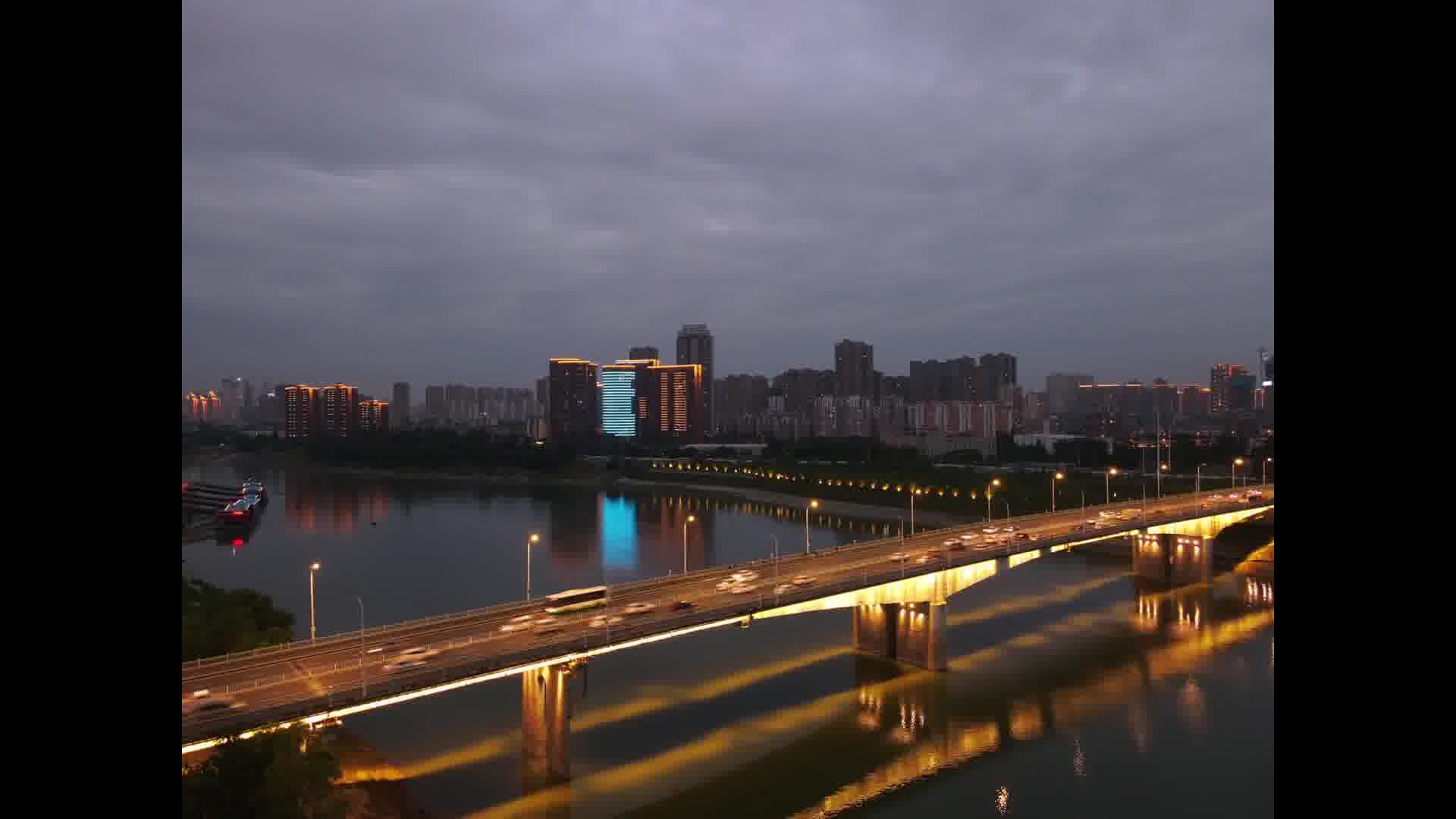 心中有梦_脚下有路_勇往直前_无惧风雨。