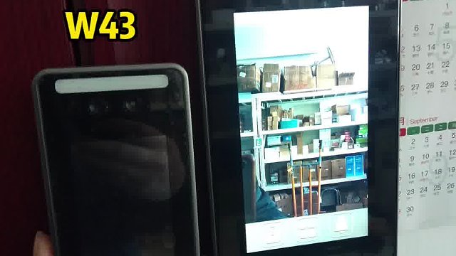 W 70 直接就是 “巨幕模式”,7寸 “大脸蛋子”