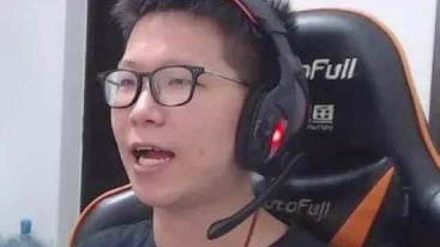 双修流狗头冷门出装,余小C把毒纪剑魔打成0-8​​​