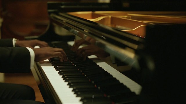 那请你告诉我，托尼，我到底是什么人！﻿