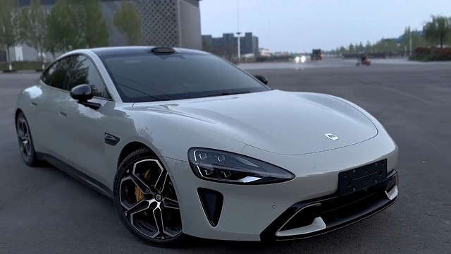 《SU7》 C级车颜值性能天花板