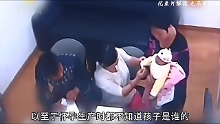 “女人趁丈夫外出打工，竟和其他男人鬼混，導(dǎo)致孩子是誰(shuí)的臉自己也分不清楚，最終通過(guò)DNA，才確定了孩子