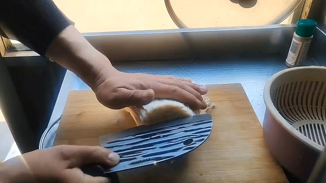 《挑战在出租房里为家人做一顿温馨的晚餐！》