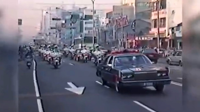 1990年抗日名将孙立人葬礼真实影像，抗战老兵街边长跪不起，让人泪目