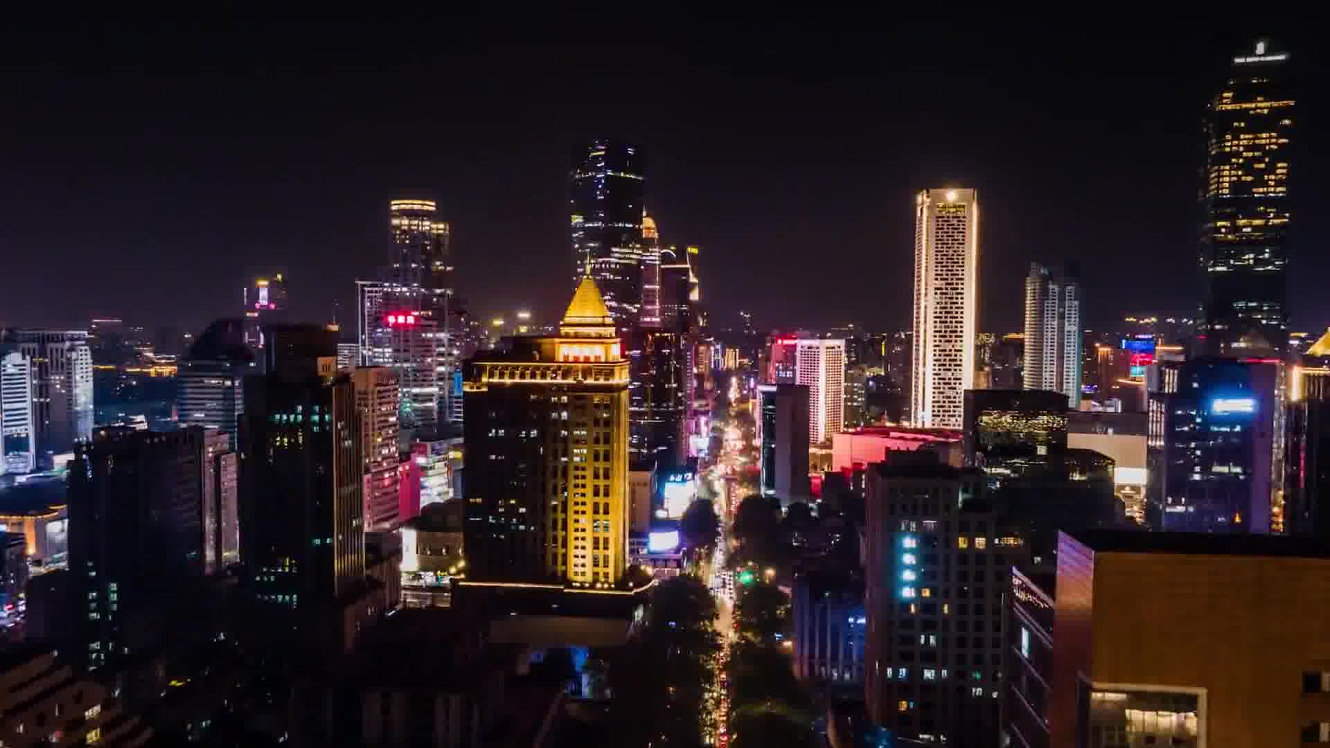 哪怕前路漫漫，只要坚持不懈，必能抵达成功的彼岸。