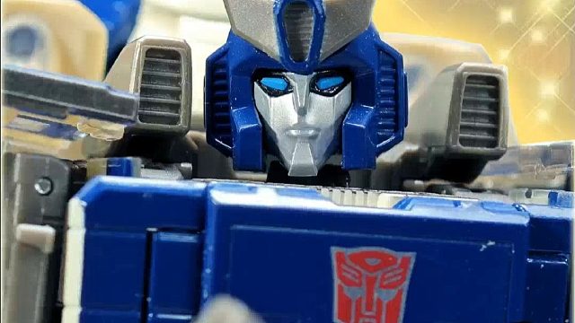 MPG-01光辉（钟馗），飞车队长，变形为东海道新干线0系电力机车。