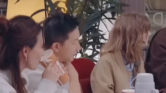 比利时过年要贴四次脸