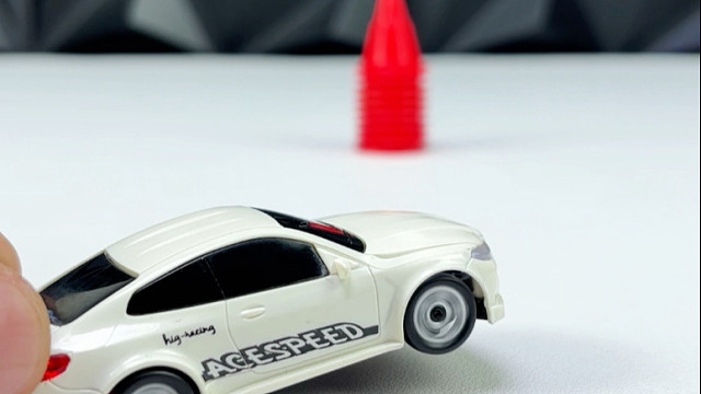 超好玩的桌面漂移遥控车