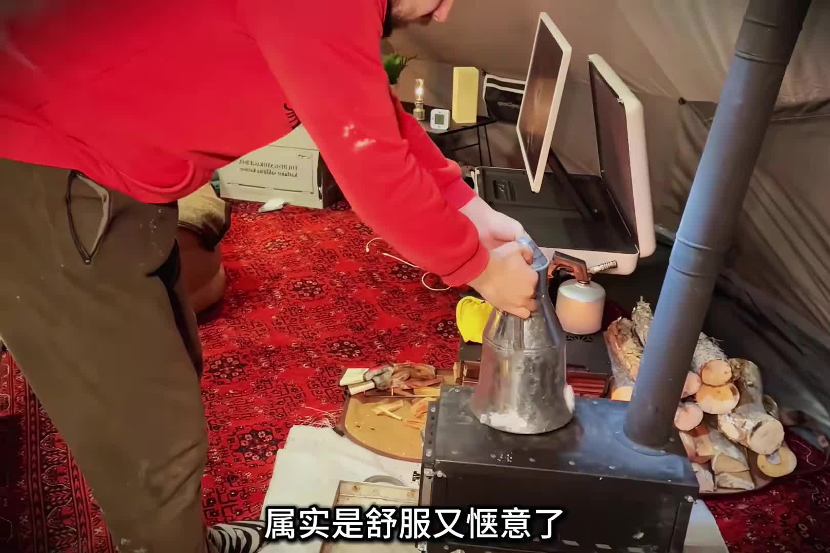 第2集：在雪地搭建帐篷露营，遇到极寒天气暴风雪，惬意享受户外生活