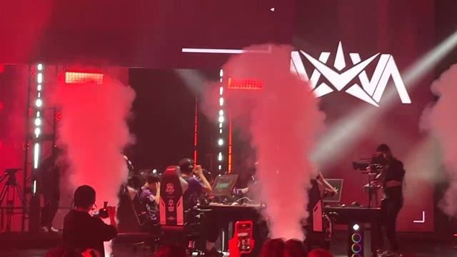 拿下胜利后cb和guang激情相拥​​​