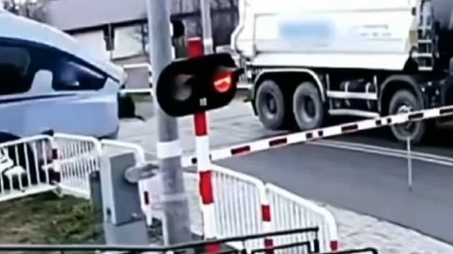 这司机好像缺点什么[捂脸]