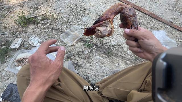 钓鱼不中奖，喝水都塞牙缝。