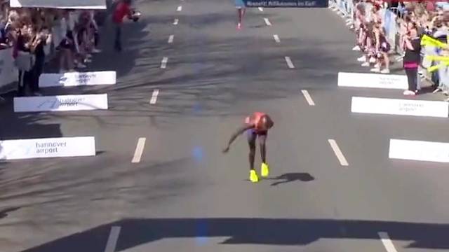 体育真正的魅力就是永不放弃，如果你坚持不下去了不妨来看看他们