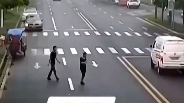 马路三结义[大笑]