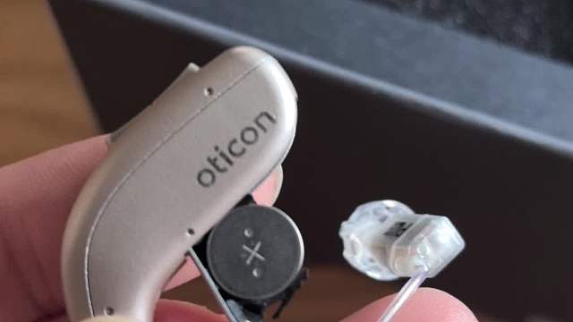 助听器老人用哪款好？奥迪康助听器质量怎么样？