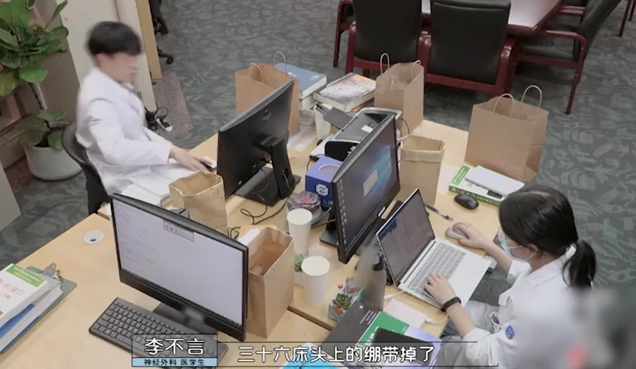 名校博士生去实习加班36小时，忍不住眯了一会竟被领导批评