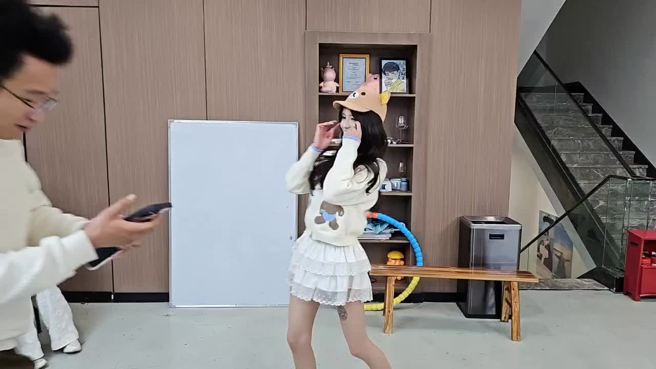 小柔跳加特林动作还是不太规范，让我教教她！