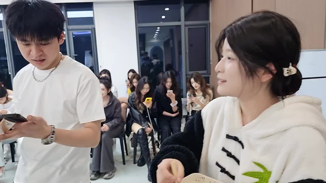小兔给大哥做了道巧克力回锅肉，这不禁让我想起小时候我爸给我做的草莓面条!