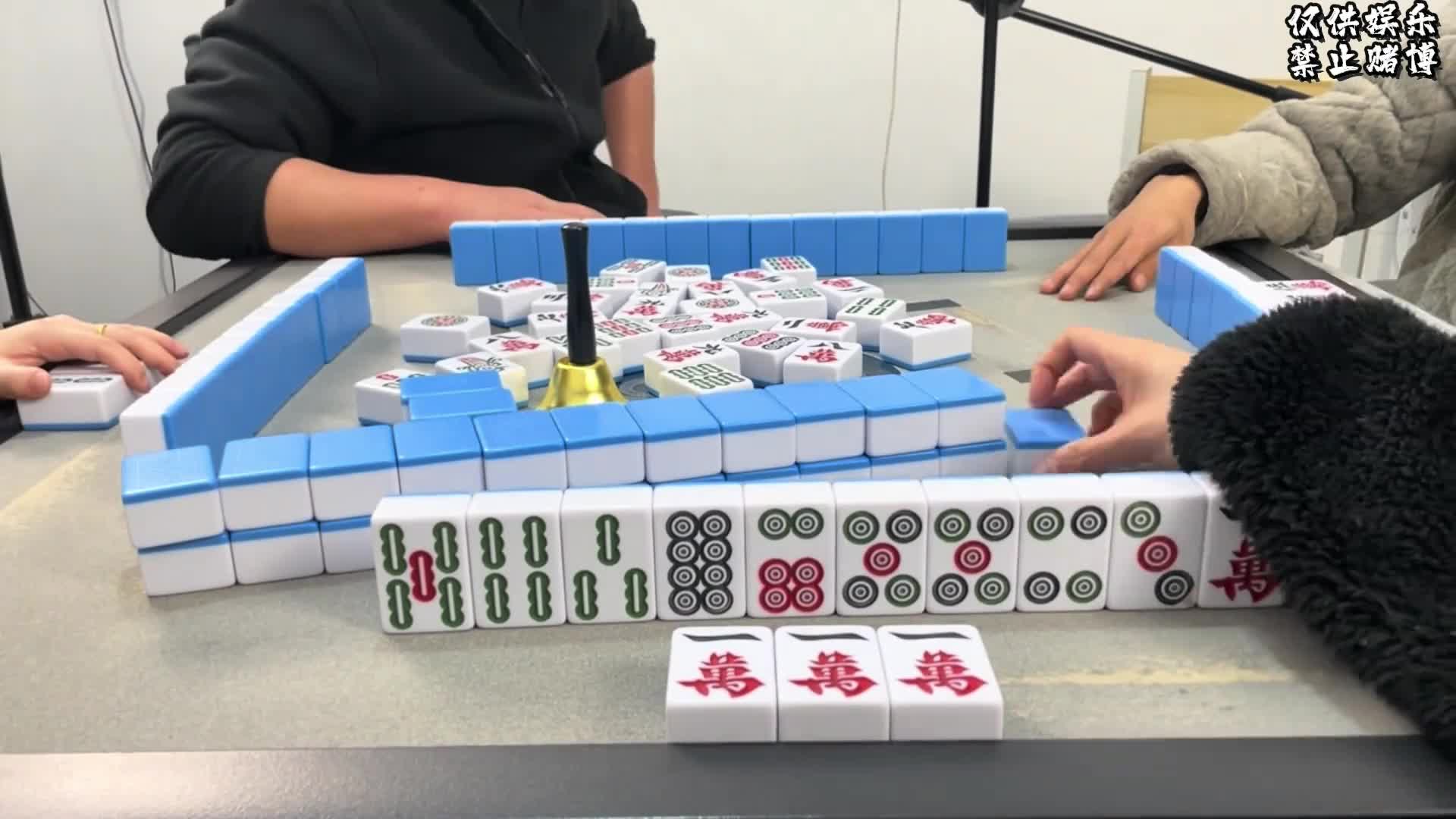 螳螂捕蝉，黄雀在后