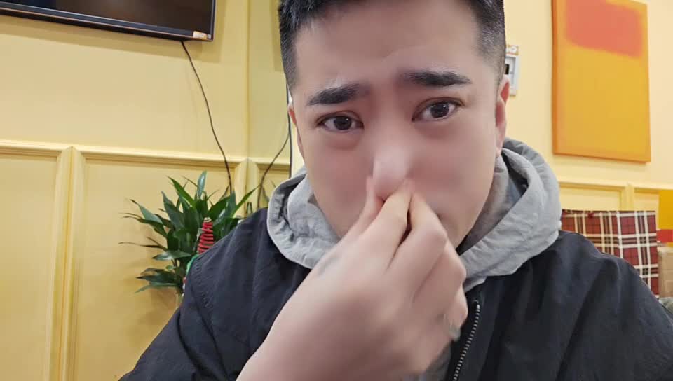 【盛世-户外小易】兄弟们在群里你发自拍可以，但起码要正常一点！