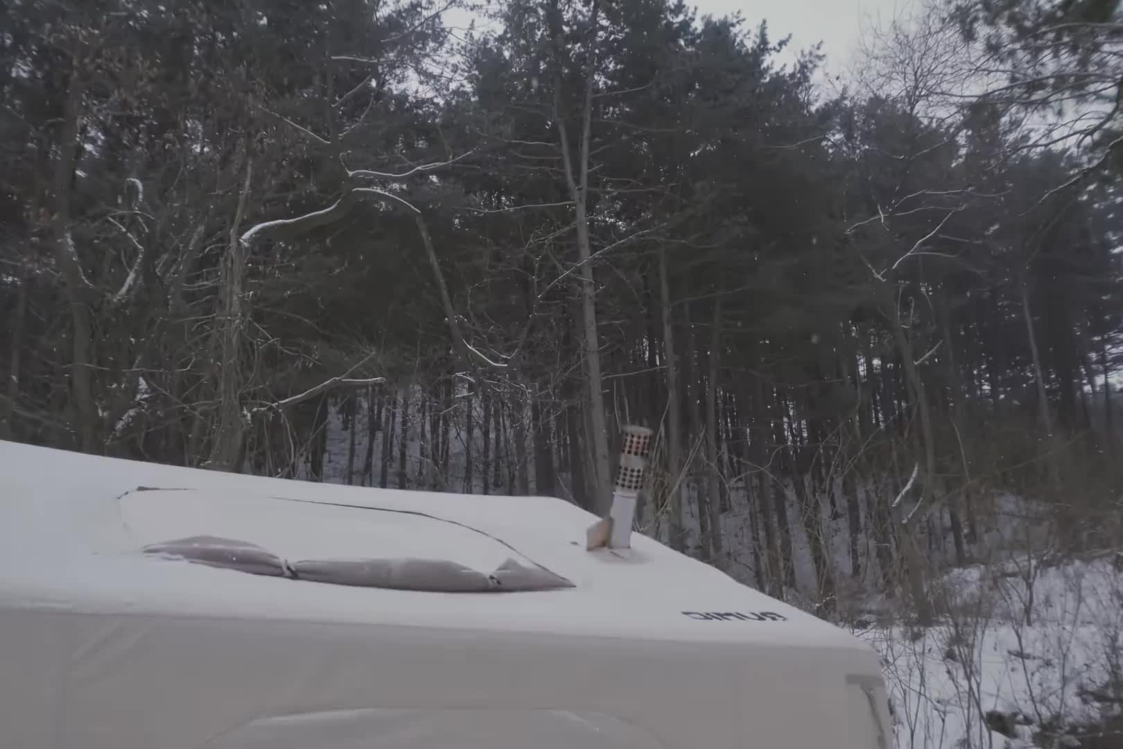 第1集：暴风雪中搭建帐篷，烤着炉火度过寒冷的冬季，惬意享受户外生活