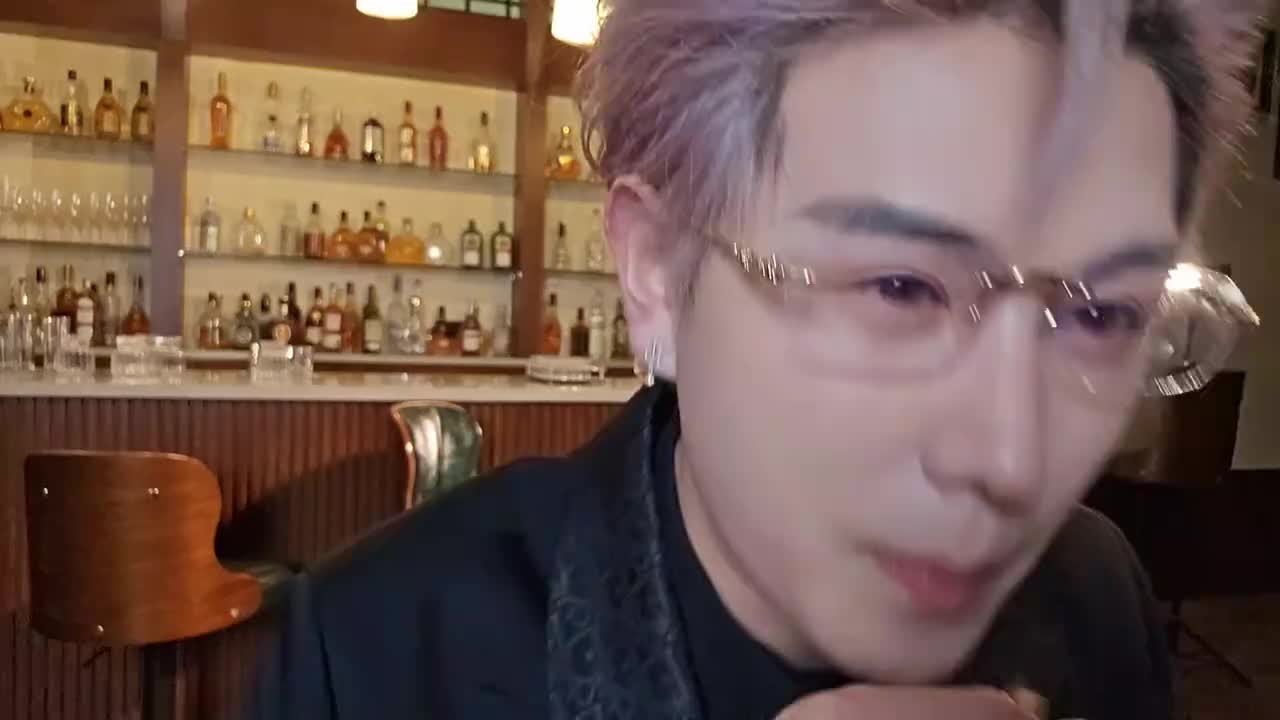 【童锦程】这个装扮真的很斯文吗，蔓越莓看到得直接迷晕？