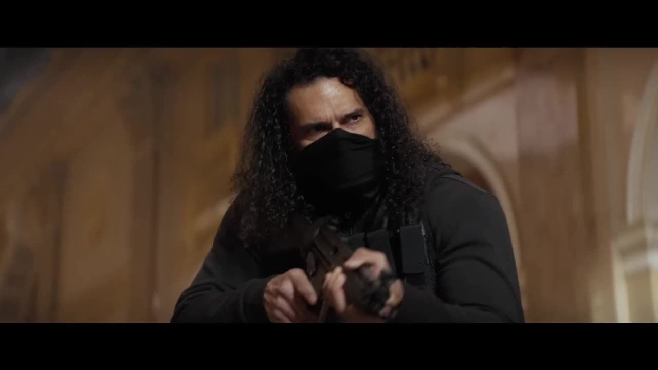 连姆·尼森《白头神探》重启版首发预告