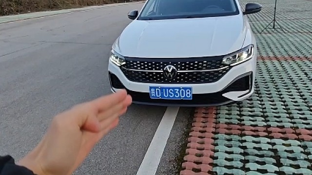 判断车距提升车感技巧，新手提前了解，避免车辆刮蹭