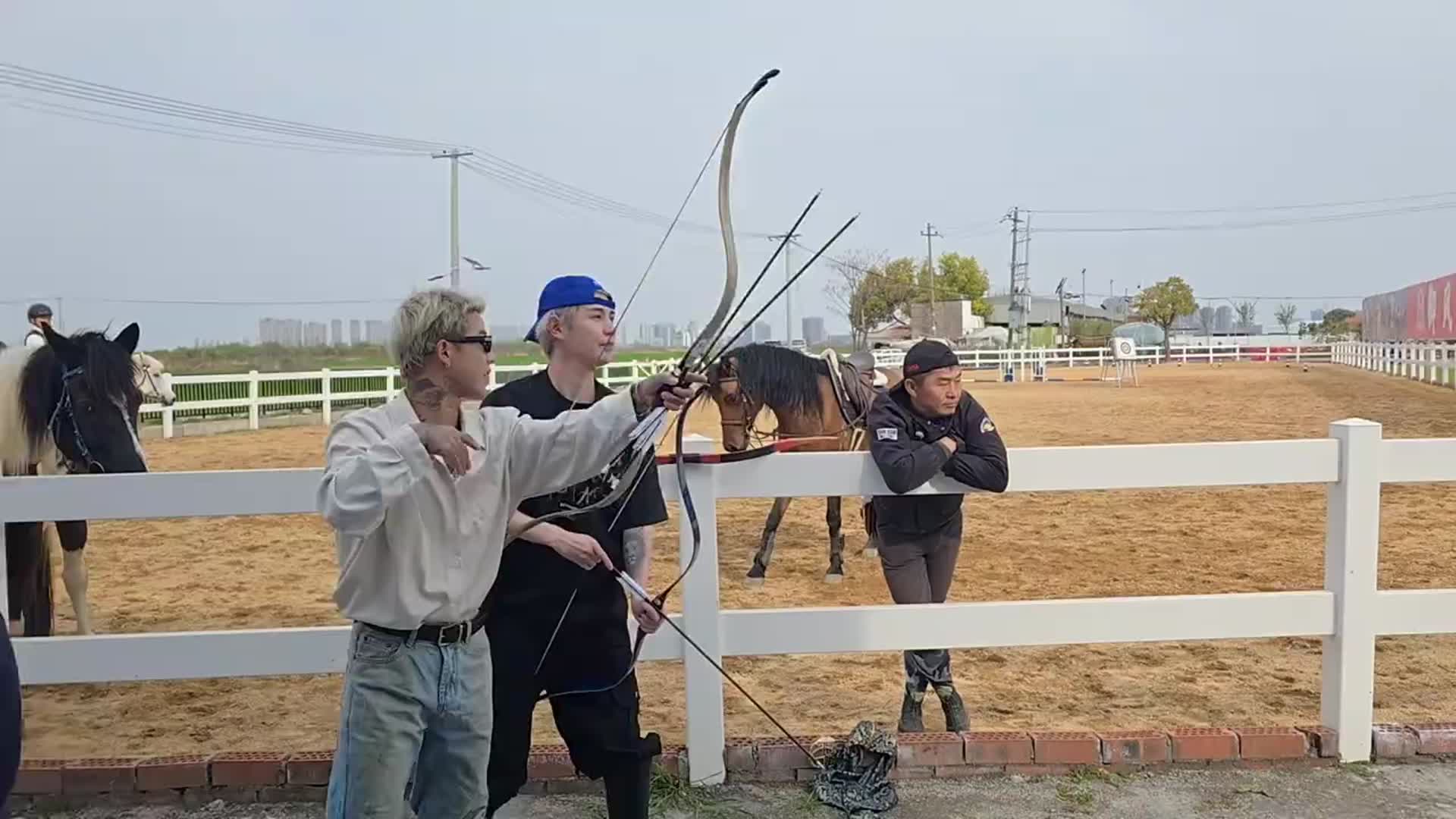 【童锦程】为什么殷世航射靶上，而我只能射布上？