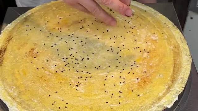 一百块的强迫症煎饼，满满当当全是肉，一口下去巨扎实