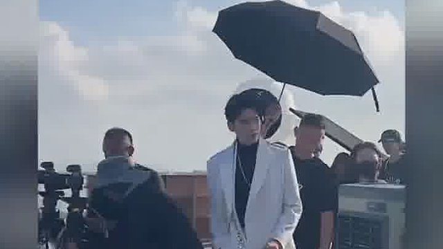 反复回看龚俊VOGUE造型的我，一整天都会有好脸色的