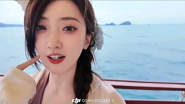 唯嘉分享先前海边度假：清库存咯，海的浪漫没有尽头