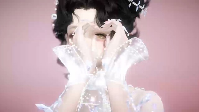 "指尖星河落，袖揽明月归