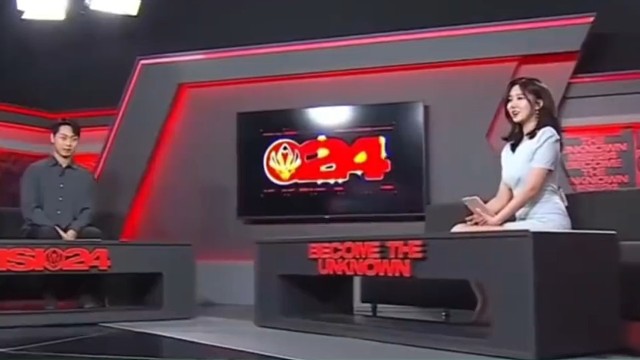 LCK女主持因裙子过短,被喊去换裙子,结果换完更短了?